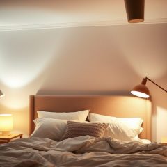 Sypialnia z oświetleniem nastrojowym: jak rozmieścić lampy, by stworzyć przytulną atmosferę
