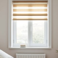 Rolety dzień-noc do sypialni: jak działają i kiedy zapewniają komfort zaciemnienia i wyciszenia